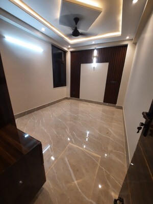 Furnished Amenities in 3 BHK Builder Floor at Panchsheel Vihar – for Sale