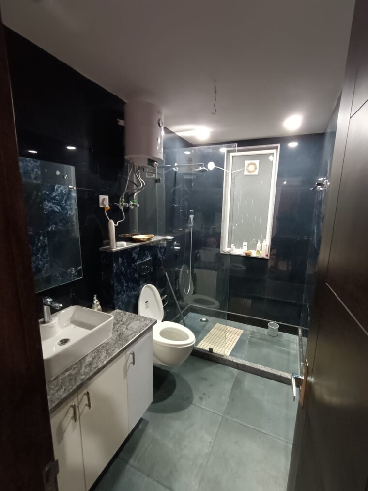 Attached Bathroom, palam vihar 3 Bedroom 270 Sq.Yd. Builder Floor In Palam Vihar Gurgaon 8783298