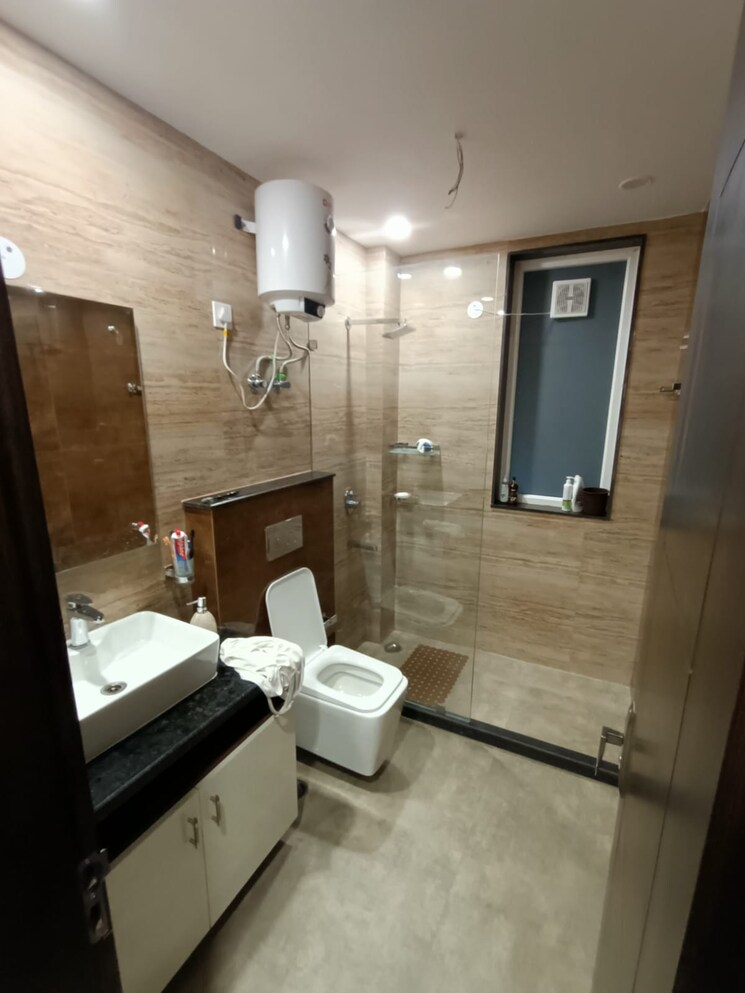 Bathroom, palam vihar 3 Bedroom 270 Sq.Yd. Builder Floor In Palam Vihar Gurgaon 8783298