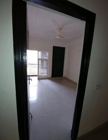Room in 3 BHK Apartment at Aims Golf City, Sector 75 – for Sale