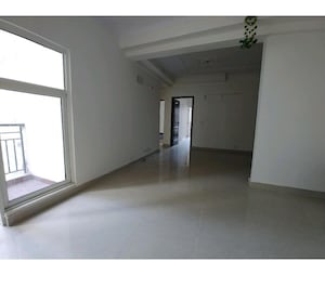 Room in 3 BHK Apartment at Aims Golf City, Sector 75 – for Sale
