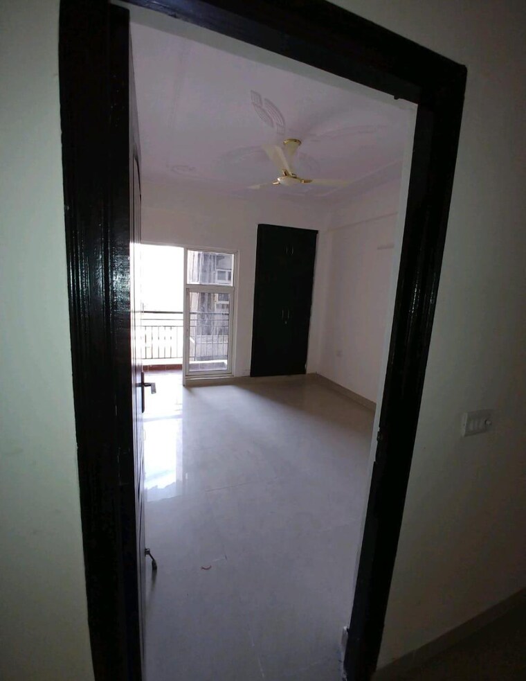 Room, aims-golf-city 3 Bedroom 1350 Sq.Ft. Apartment In Sector 75 Noida 8783306