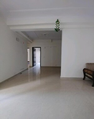 Room in 3 BHK Apartment at Aims Golf City, Sector 75 – for Sale