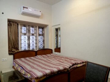 Bedroom in 1 RK Apartment at Roop Darshani, Juhu Road – for Rent