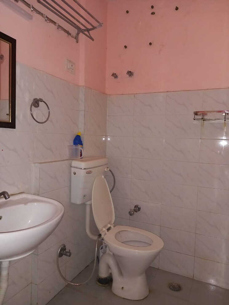 Bathroom, ninex-rmg-residency 2 Bedroom 700 Sq.Ft. Apartment In Sector 37c Gurgaon 8783417
