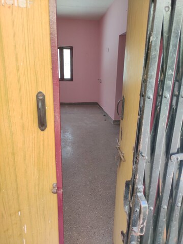 Room in 2 BHK Apartment at Iyer Bungalow – for Rent