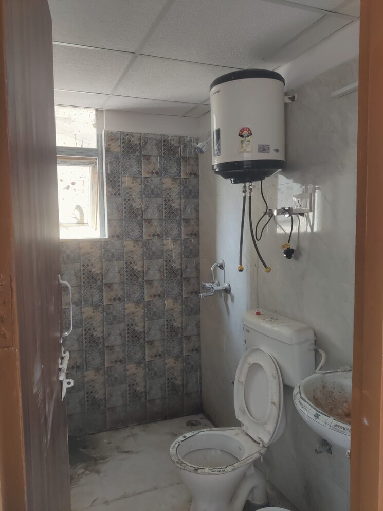 Bathroom, rof-aalayas 2 Bedroom 800 Sq.Ft. Apartment In Sector 102 Gurgaon 8783445