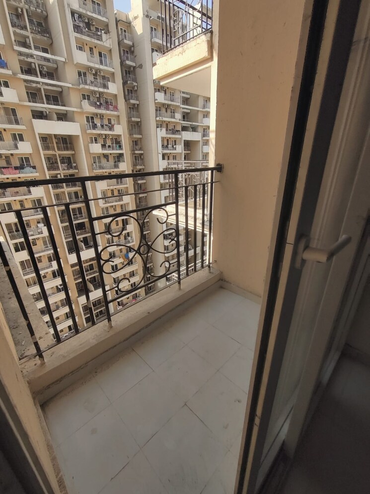 Balcony, rof-aalayas 2 Bedroom 800 Sq.Ft. Apartment In Sector 102 Gurgaon 8783445