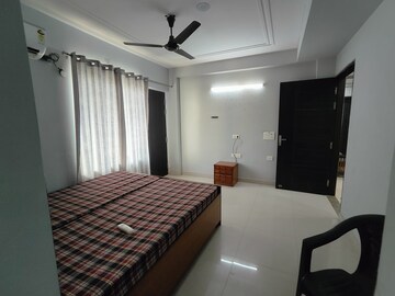 Master Bedroom in 3 BHK Builder Floor at South City 1 – for Rent