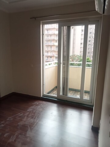 Room in 2 BHK Apartment at ILD Grand, Sector 37c – for Rent