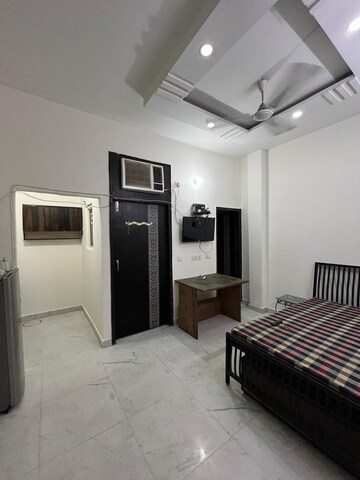 Bedroom in 3.5 BHK Apartment at Jeevan Tara Apartment, Sector 43 – for Rent