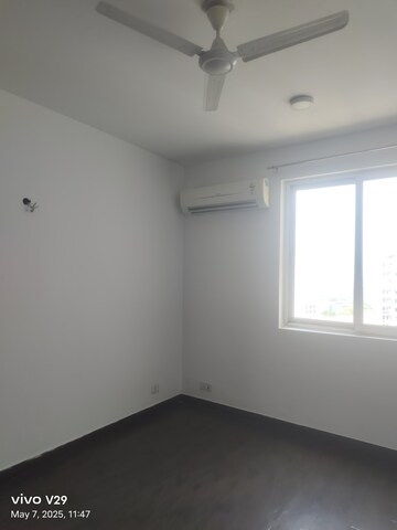 Room in 3 BHK Apartment at Ireo Uptown, Sector 66 – for Rent