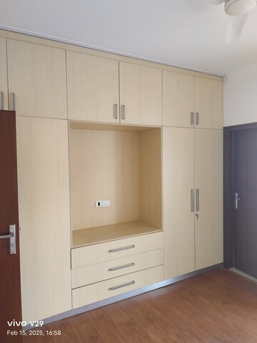 Room in 3 BHK Apartment at Conscient Heritage One, Sector 62 – for Sale