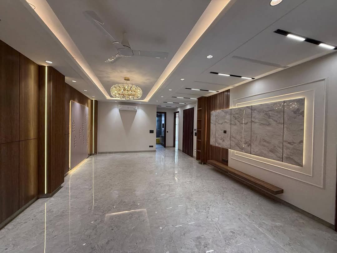 5 BHK + Servant Room 4500 Sq.Ft. Apartment in Green Wood City