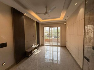 Room in 5 BHK Apartment at Green Wood City, Sector 45 – for Sale