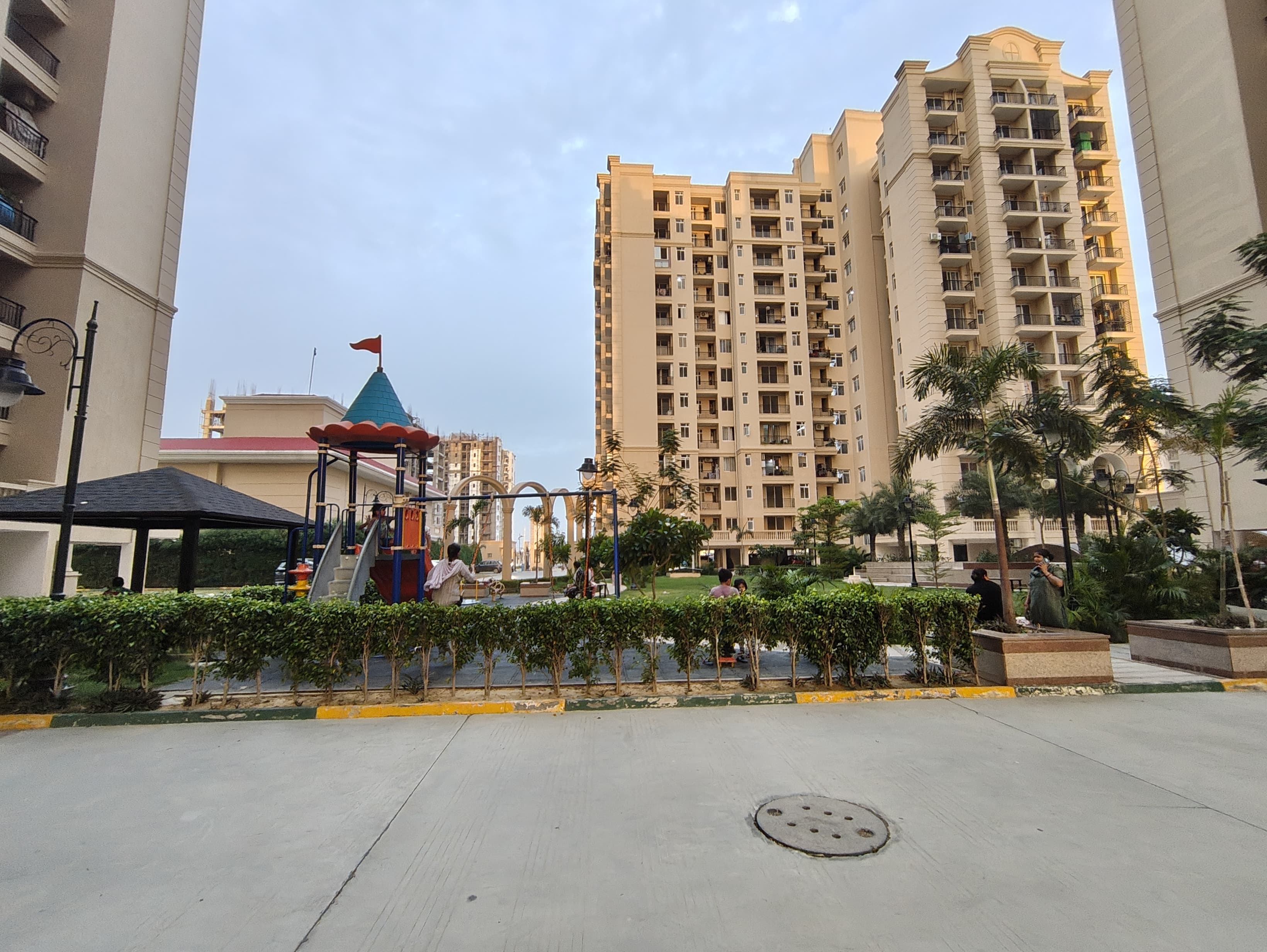 3 BHK + Servant Room 2000 Sq.Ft. Apartment in Experion Capital