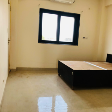 Room in 3.5 BHK Builder Floor at Sector 21 – for Rent