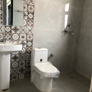 Attached Bathroom in 3.5 BHK Builder Floor at Sector 21 – for Rent