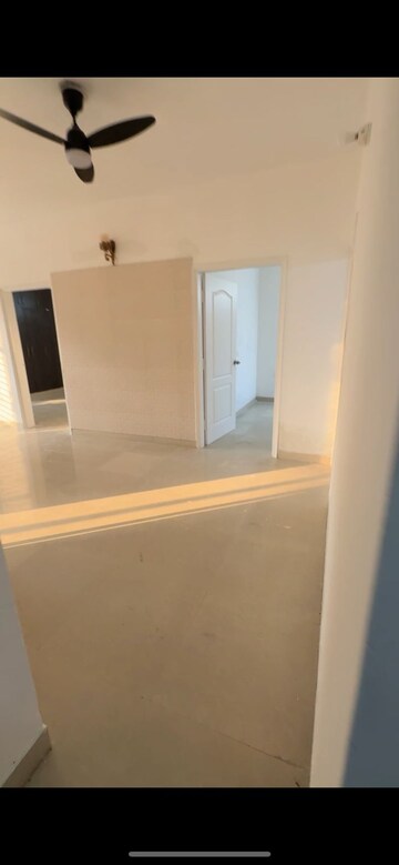 Room in 3 BHK Builder Floor at Omaxe Silver Birch, North Mullanpur – for Rent