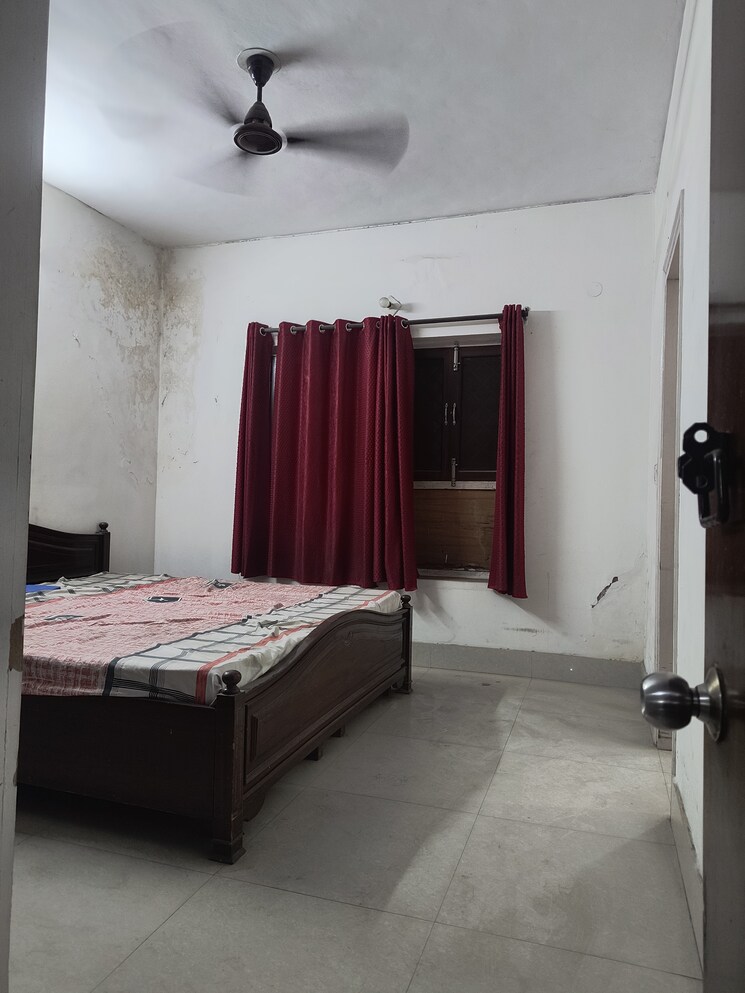 Bedroom, sarita vihar 2 Bedroom 1300 Sq.Ft. Apartment In Sarita Vihar Delhi 8783644