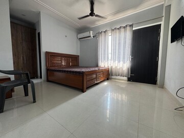 Living Room in 4 BHK Builder Floor at Sector 45 – for Rent