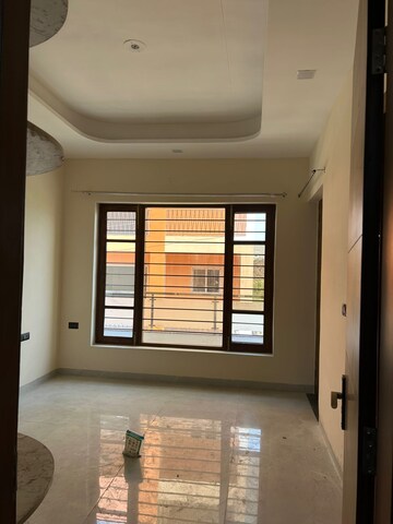 Room in 3 BHK Builder Floor at Sahastradhara Road – for Rent