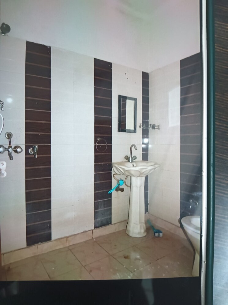 Bathroom, vasundhara sector 3 1 Bedroom 560 Sq.Ft. Builder Floor In Vasundhara Sector 3 Ghaziabad 8783716