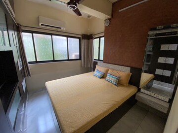 Bedroom in 2 BHK Apartment at Malad West – for Rent