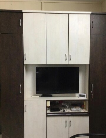 Furnished Amenities in 2 BHK Apartment at Malad West – for Rent