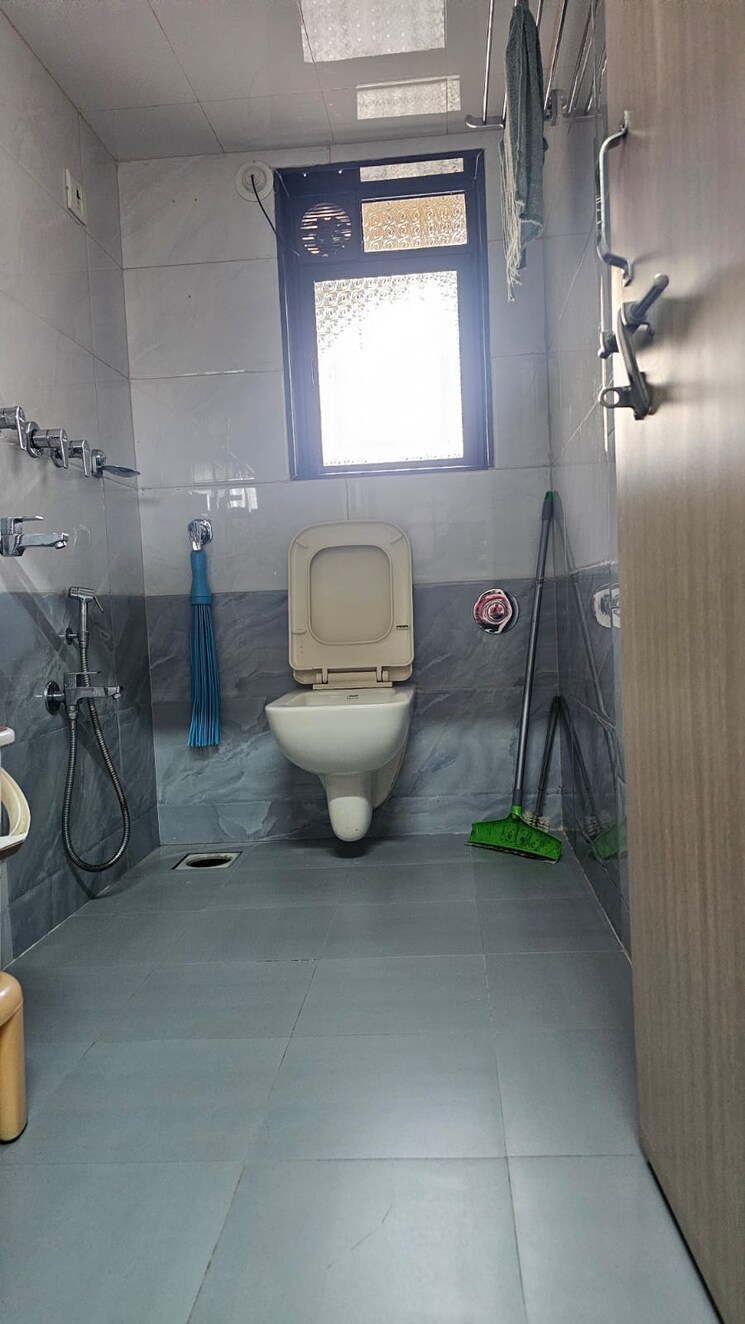Bathroom, agrasen-tower-chs 2 Bedroom 630 Sq.Ft. Apartment In Khopat Thane 8783797