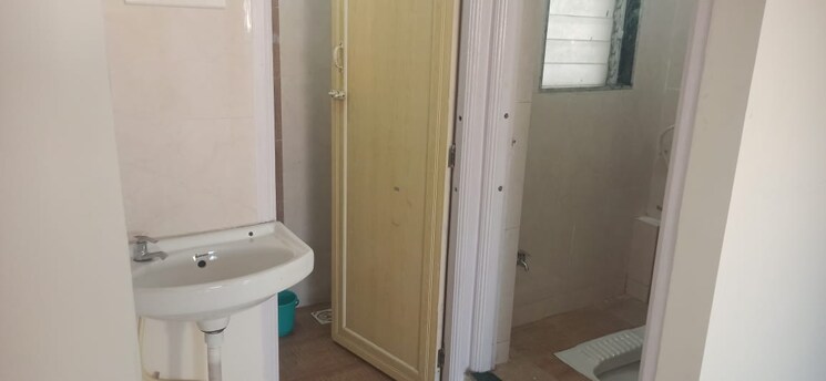 Bathroom, raunak-unnathi-woods-phase-7-a-and-b 1 Bedroom 416 Sq.Ft. Apartment In Ghodbunder Road Thane 8783726