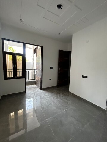 Room in 1 BHK Builder Floor at Palm Residency Chhatarpur, Chattarpur – for Rent