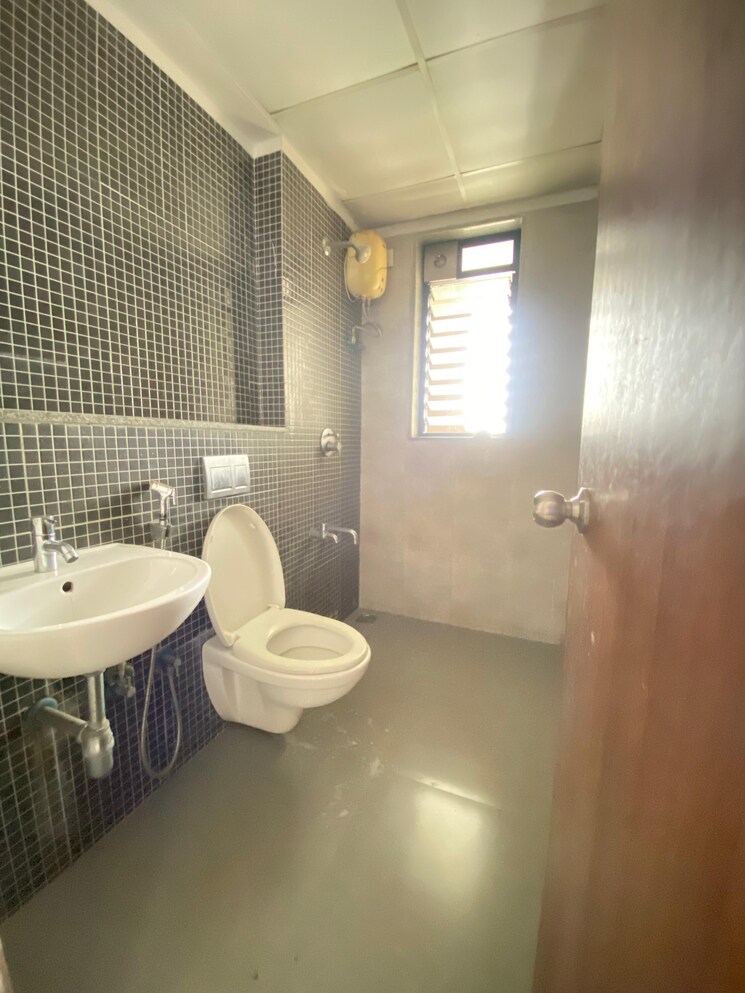 Bathroom, lodha-palava-downtown 2 Bedroom 990 Sq.Ft. Apartment In Dombivli East Thane 8783753