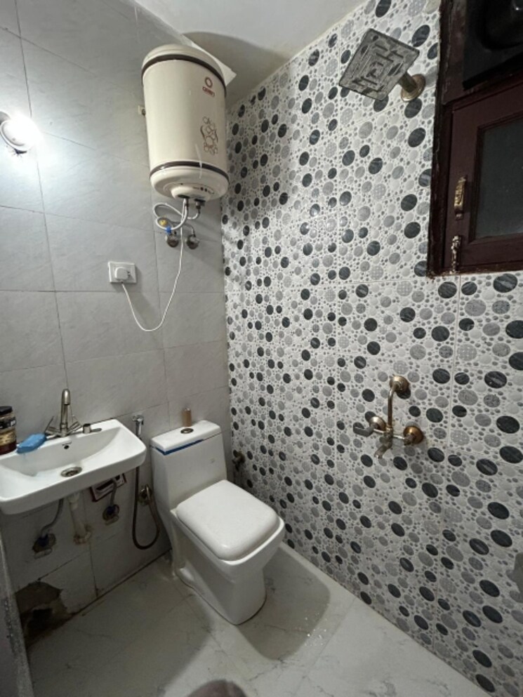 Bathroom, saket 3 Bedroom 1500 Sq.Ft. Builder Floor In Saket Delhi 8783771