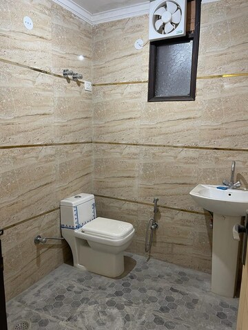 Bathroom in 2 BHK Builder Floor at Palm Residency Chhatarpur, Chattarpur – for Rent