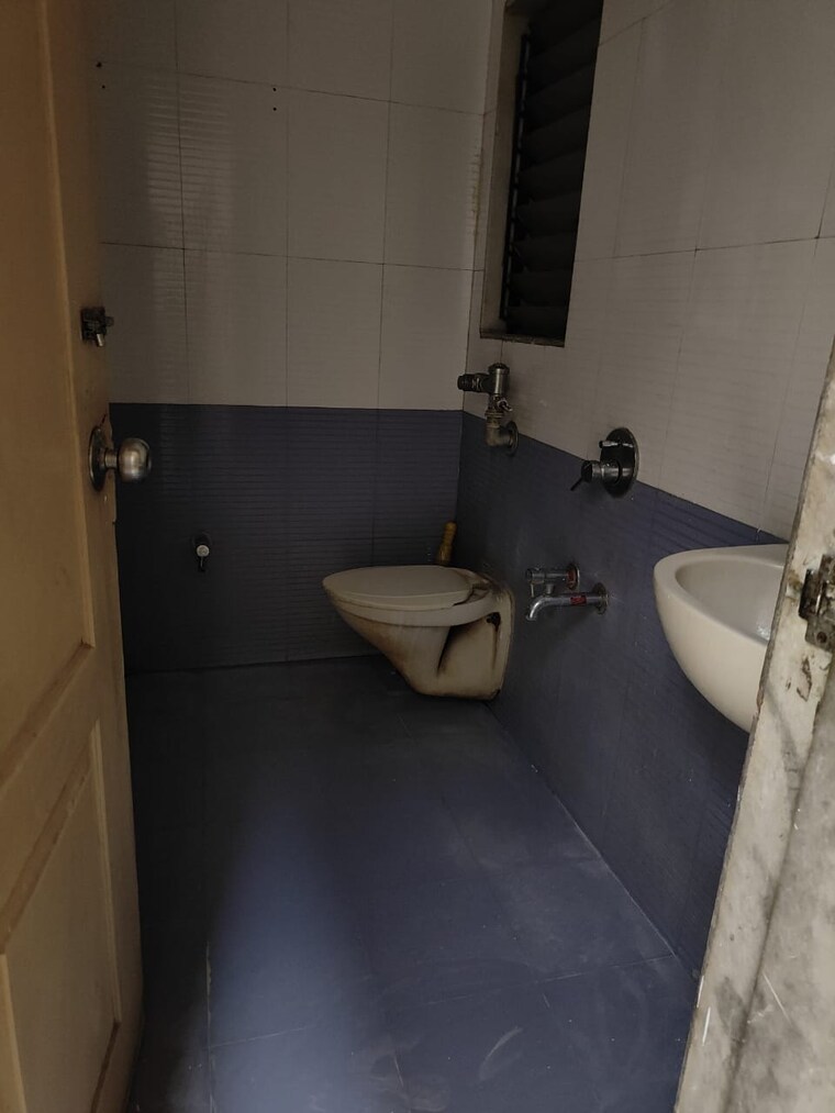 Bathroom, vijay-garden 1 Bedroom 450 Sq.Ft. Apartment In Ghodbunder Road Thane 8783786
