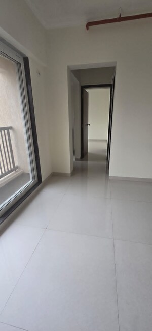 Room in 3 BHK Apartment at Kalpataru Parkcity, Kolshet Road – for Sale