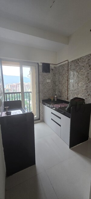 Master Bedroom in 3 BHK Apartment at Kalpataru Parkcity, Kolshet Road – for Sale