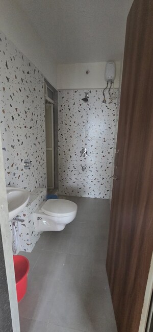 Bathroom in 3 BHK Apartment at Kalpataru Parkcity, Kolshet Road – for Sale