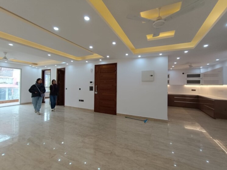  Parking, saket 3 Bedroom 1500 Sq.Ft. Builder Floor In Saket Delhi 8783793