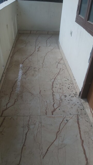 Room in 2.5 BHK Builder Floor at Mayur Vihar – for Rent