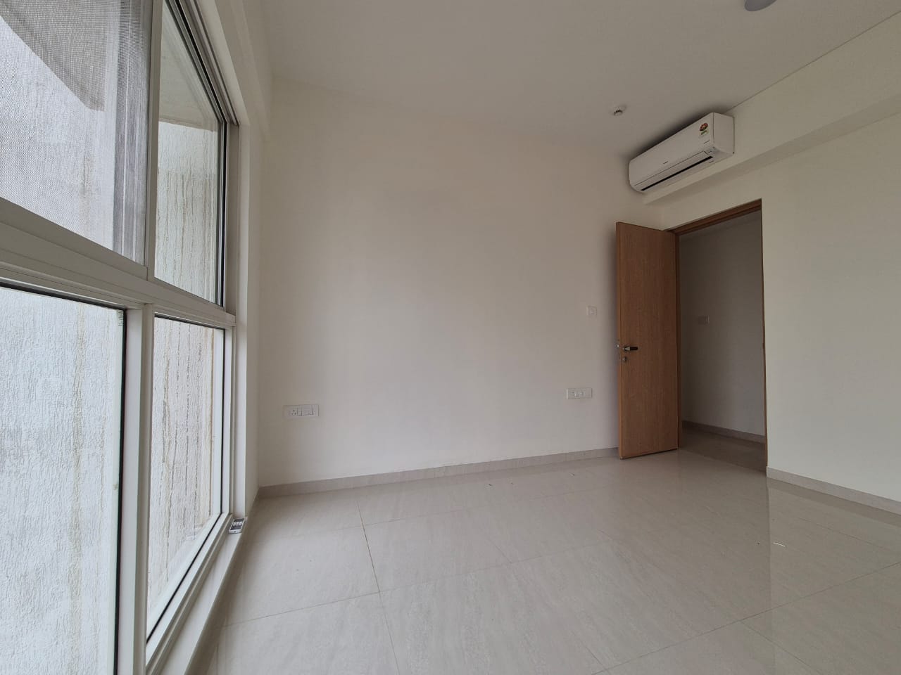 2 BHK Apartment For Sale in Shraddha Twin Tower