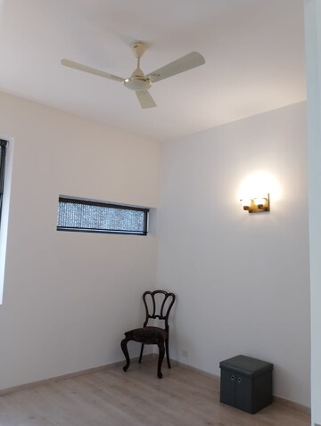 Furnished Amenities in 2 BHK Apartment at Ireo Skyon, Sector 60 – for Rent
