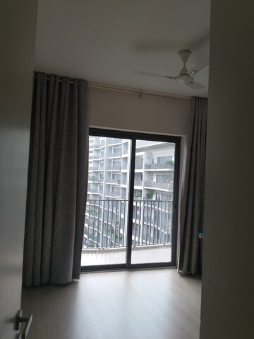 Room in 2 BHK Apartment at Ireo Skyon, Sector 60 – for Rent