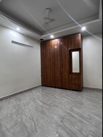 Room in 2 BHK Builder Floor at Saket – for Rent