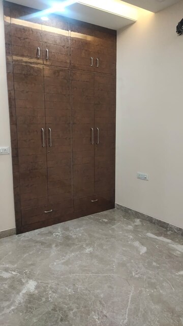 Room in 3 BHK Builder Floor at Sector 57 – for Sale