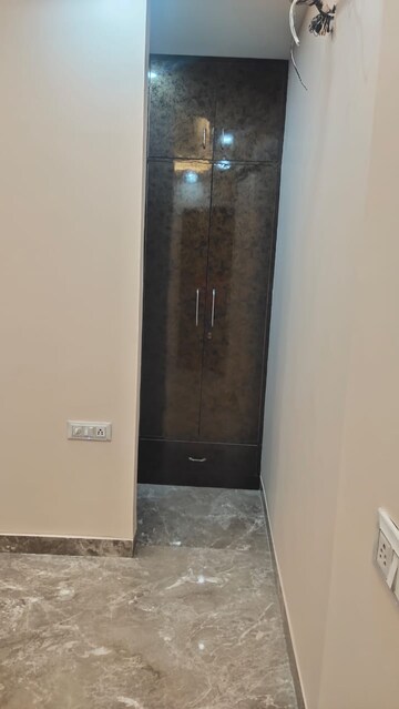 Furnished Amenities in 3 BHK Builder Floor at Sector 57 – for Sale