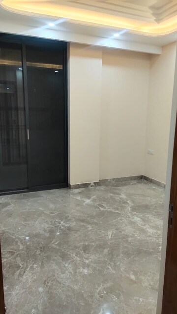 Room in 3 BHK Builder Floor at Sector 57 – for Sale