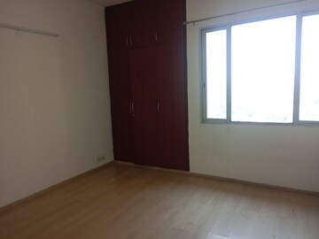 Room in 3.5 BHK Apartment at Ireo Uptown, Sector 66 – for Rent