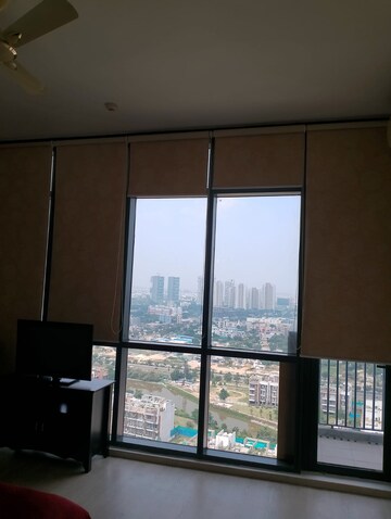 Room in 3 BHK Apartment at Ireo Skyon, Sector 60 – for Rent